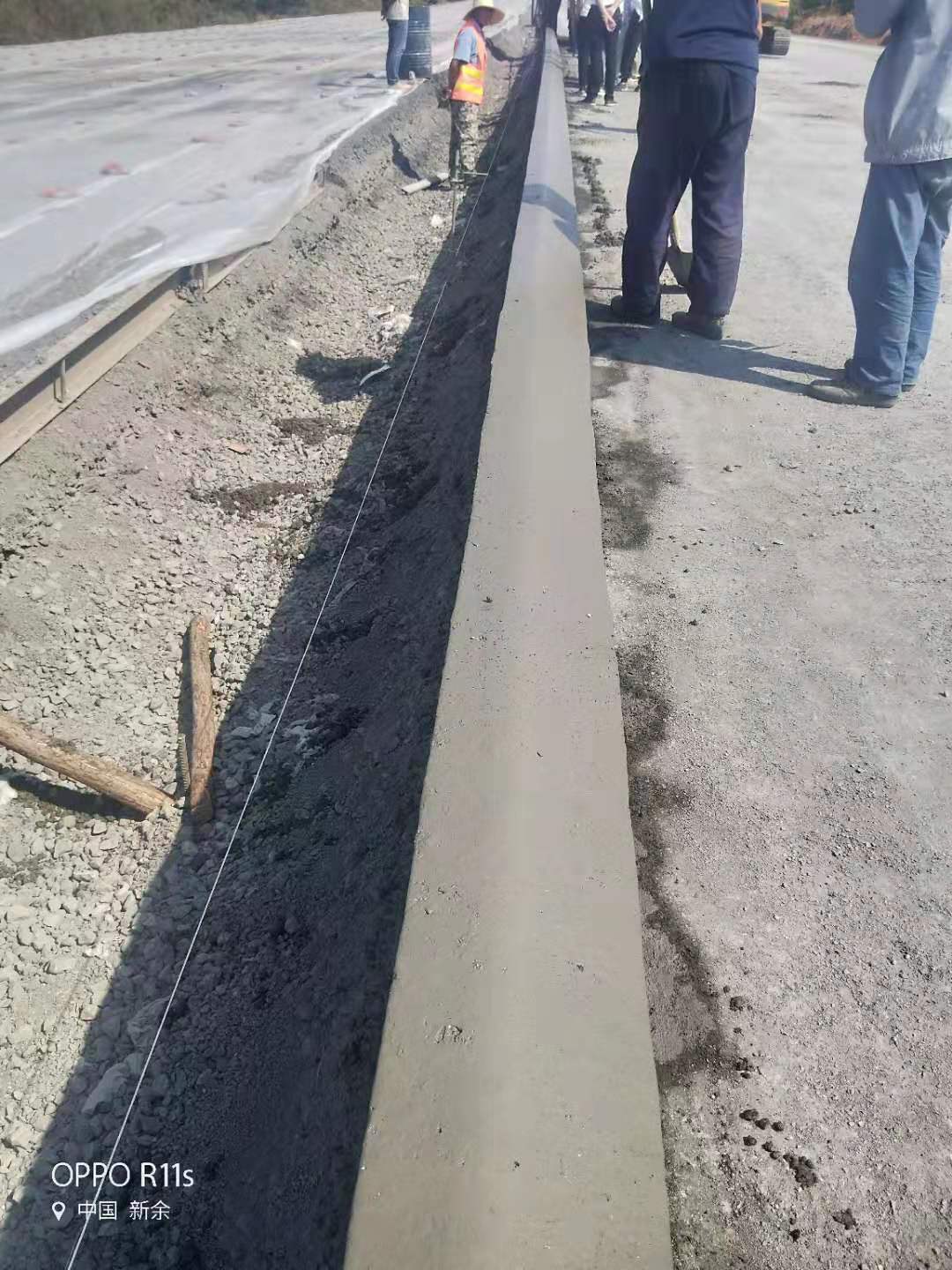 水泥混凝土路緣石滑模機(jī)實(shí)用嗎？