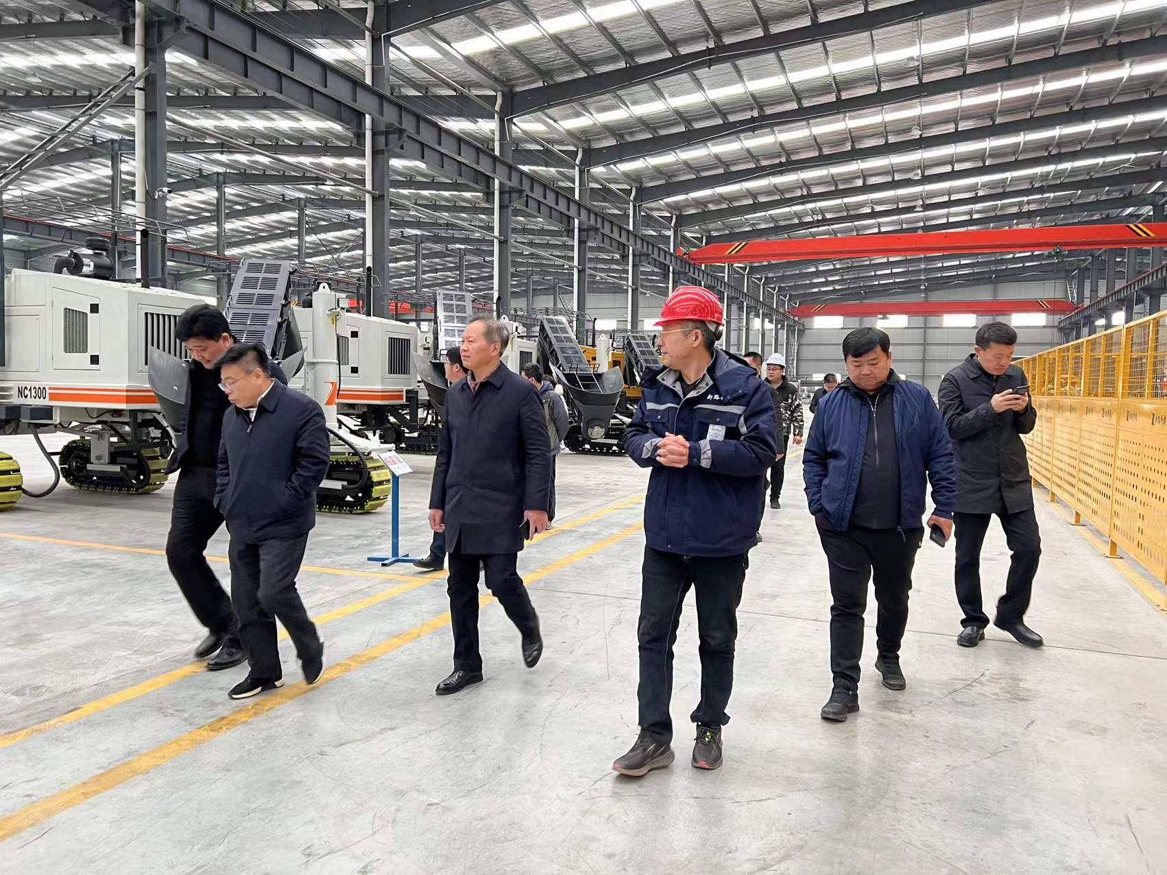 熱烈歡迎徐州市委市政府、淮海國(guó)際港務(wù)區(qū)、柳新鎮(zhèn)一行領(lǐng)導(dǎo)來(lái)我司參觀考察工作
